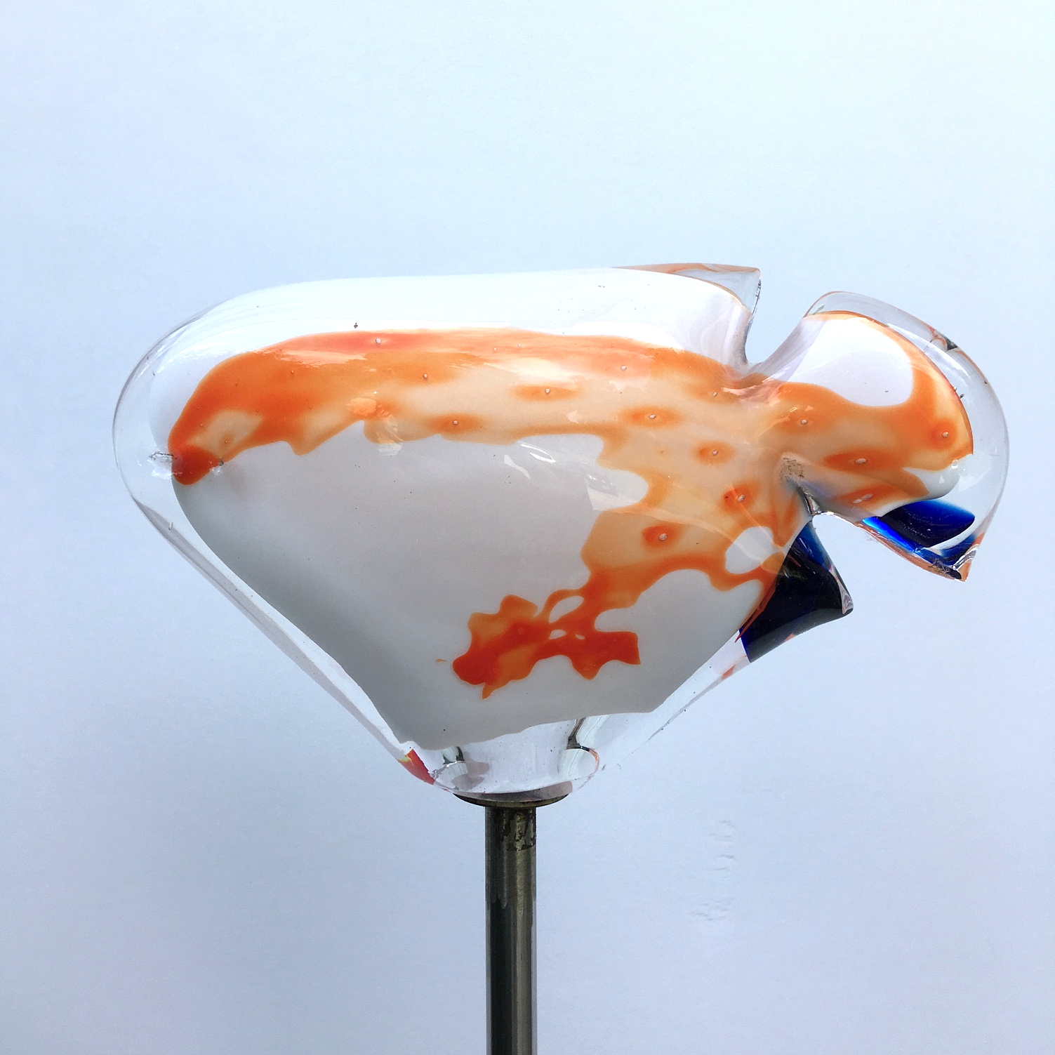 Außenfisch (weiß/ orange) mit Edelstahlstange Bild 2